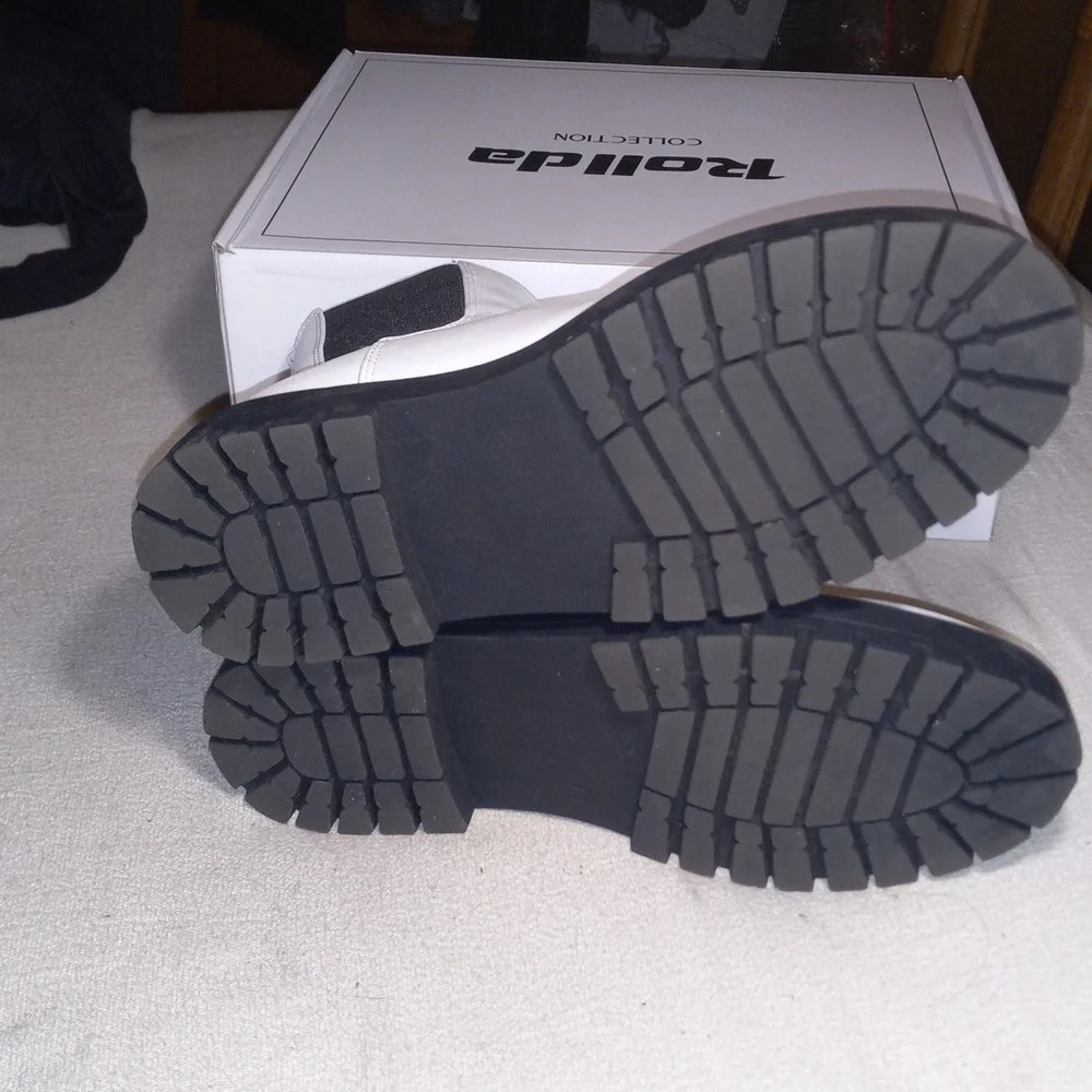 7W white Chealse style boots - Picture 2 of 9